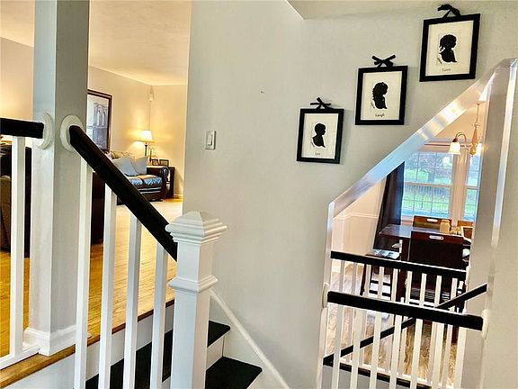 5th image of 48 Sturbridge Ln