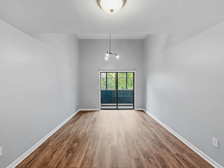 Parkway Apartments — Photo 12