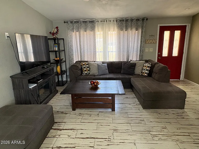 1007 W Saddle Ln — Photo 5