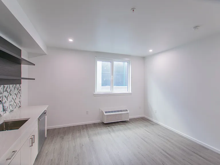 Annex 1201 — Photo 106