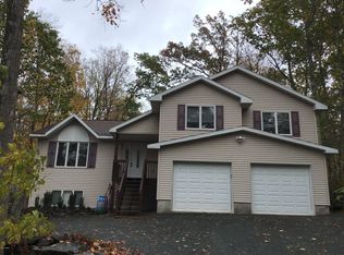 217 Forest Dr, Hawley, PA 18428