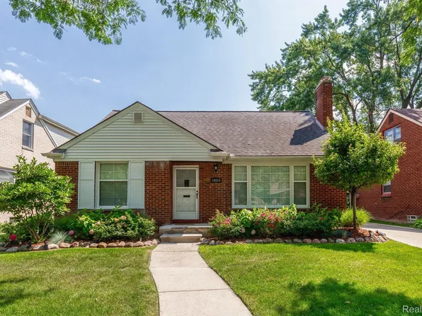 10515 Vernon Ave, Huntington Woods, MI 48070