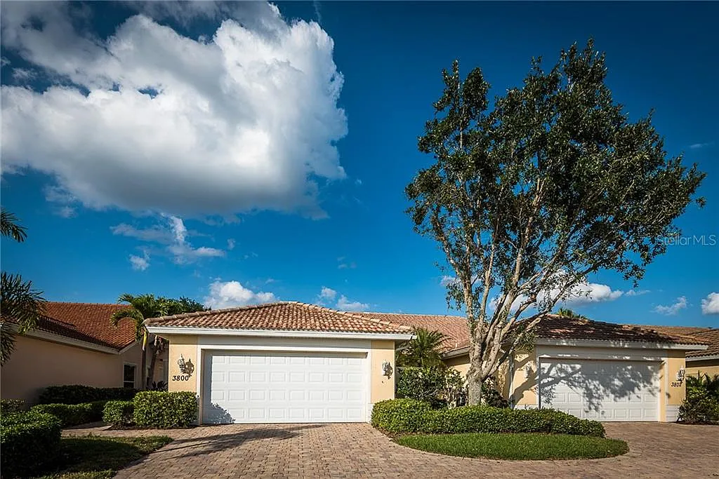 2 bed, 2.0 bath, 1451 sqft, $4,200 — Photo 1