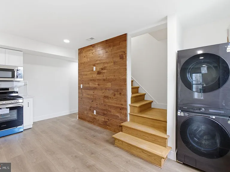 213 Hermitage St — Photo 5