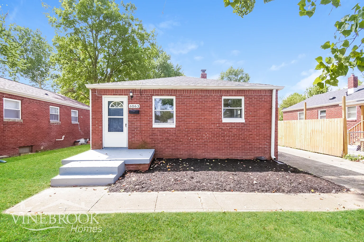 6063 E University Ave photo 1