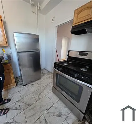 490 S Broadway — Photo 11