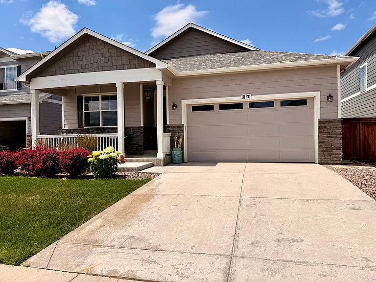 1820 Hydrangea Dr — Photo 2