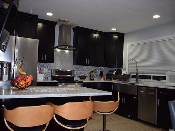 4th image of 42 Alling St