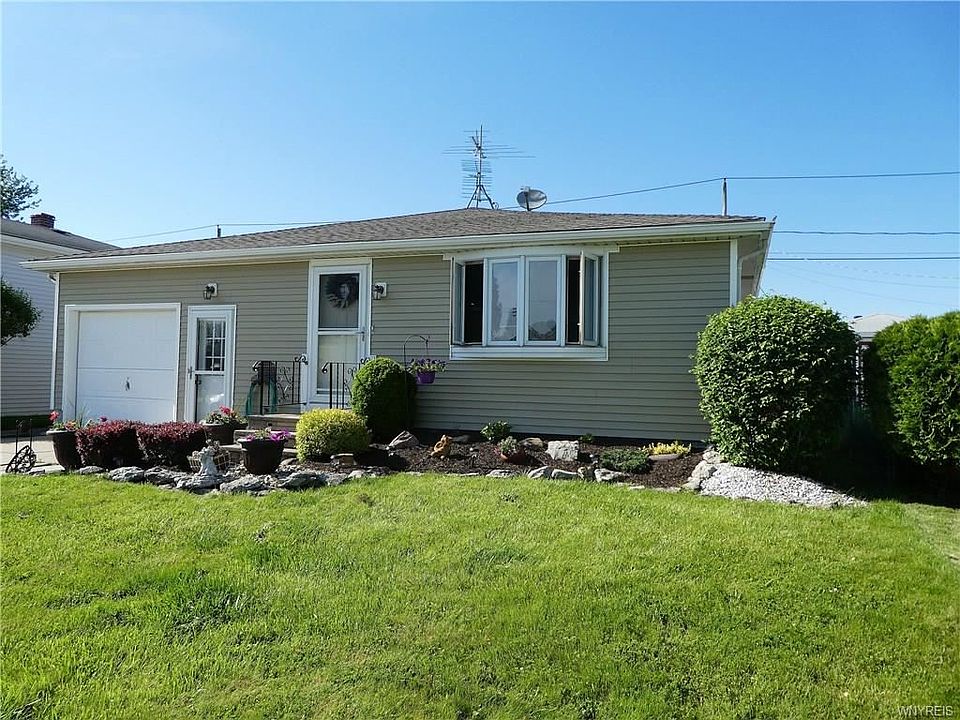 1st image of 44 Basswood Dr
