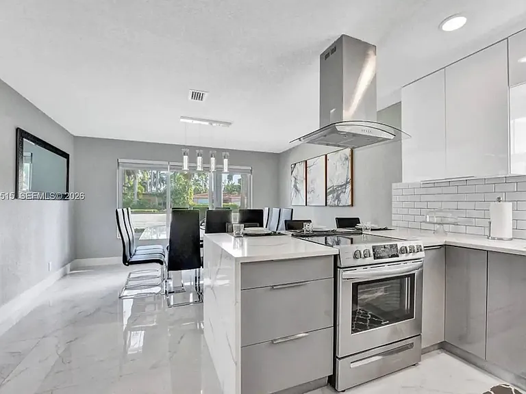 1241 Hollywood Blvd — Photo 22