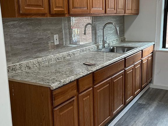 2nd image of 2035 Powell Ave Floor 2