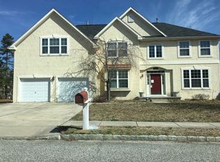 24 Log Cabin Rd, Sicklerville, NJ 08081