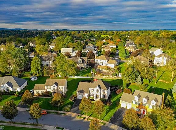 3rd image of 8 Midland Dr