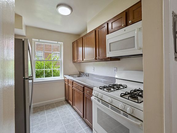 3rd image of 30 Danbury St SE #2F