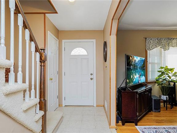 4th image of 537 Ionia Ave