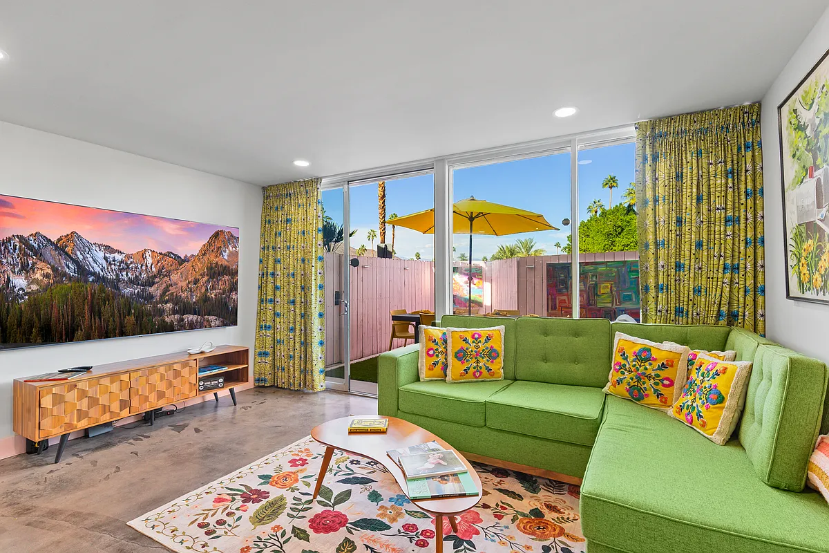 Building Photo - 1111 E Palm Canyon Dr