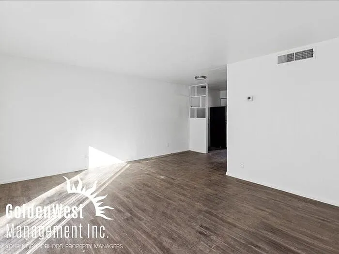 Building Photo - 1919 W Berridge Ln #5