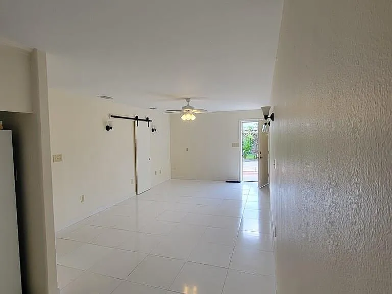 115 Lindsey Ln #C — Photo 2