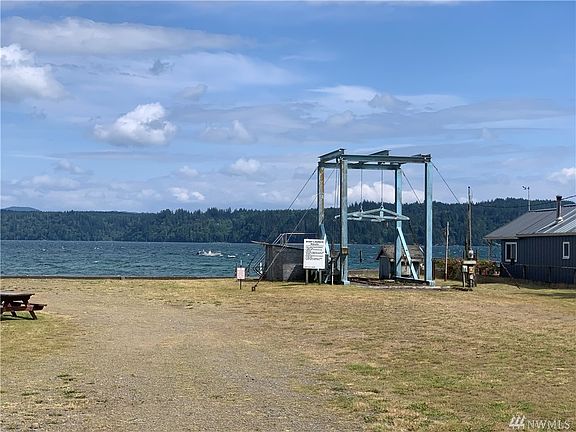 5th image of 142 N Beacon Point Dr