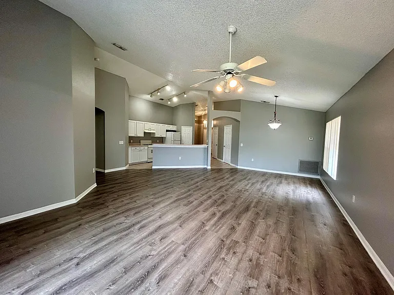 138 Sir Phillips Dr — Photo 5