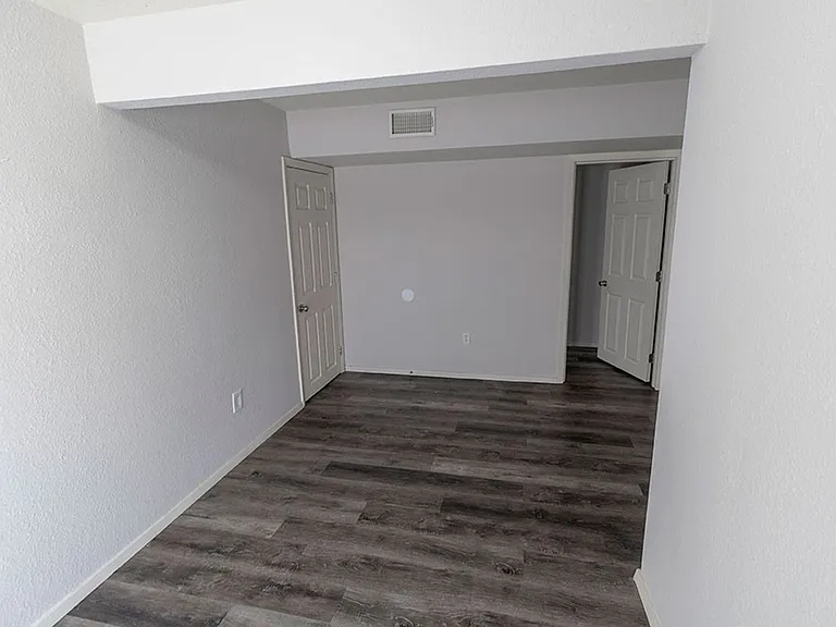 215 N West Blvd — Photo 20