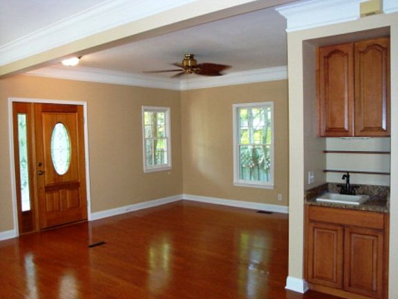 3rd image of 102 Vann Ln