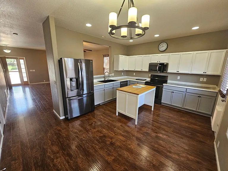 2717 Tumblewood Grv — Photo 5