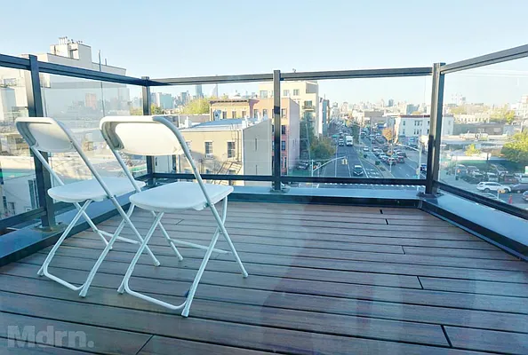 Rented by Mdrn Residential | media 22