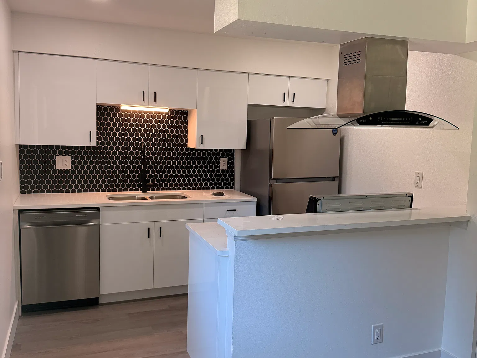 2 bed, 837 sqft, $1,800 — Photo 3
