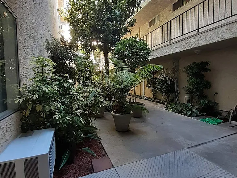 15340 Vanowen St #101 — Photo 2