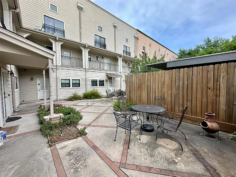 1602 Elgin St #13 — Photo 18