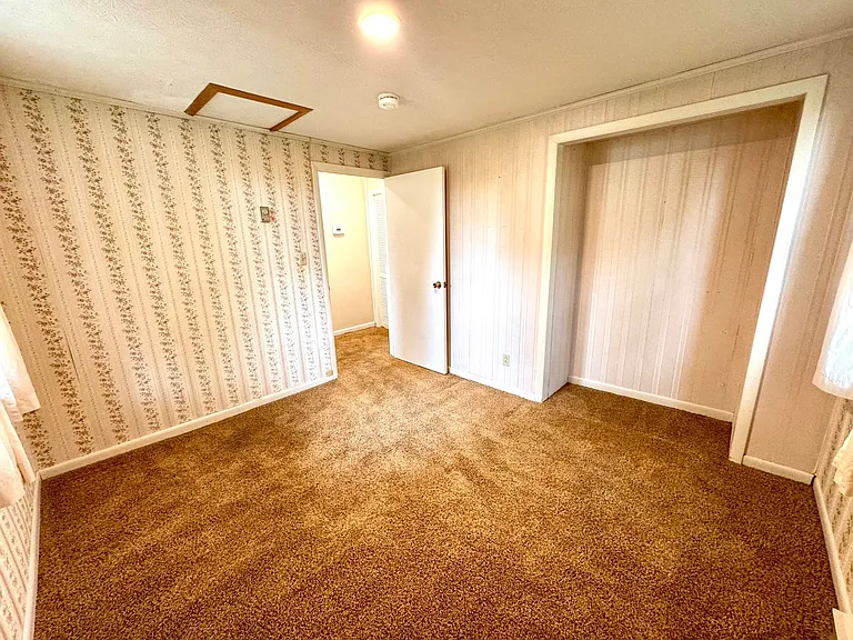 506 E Riverside Dr — Photo 10