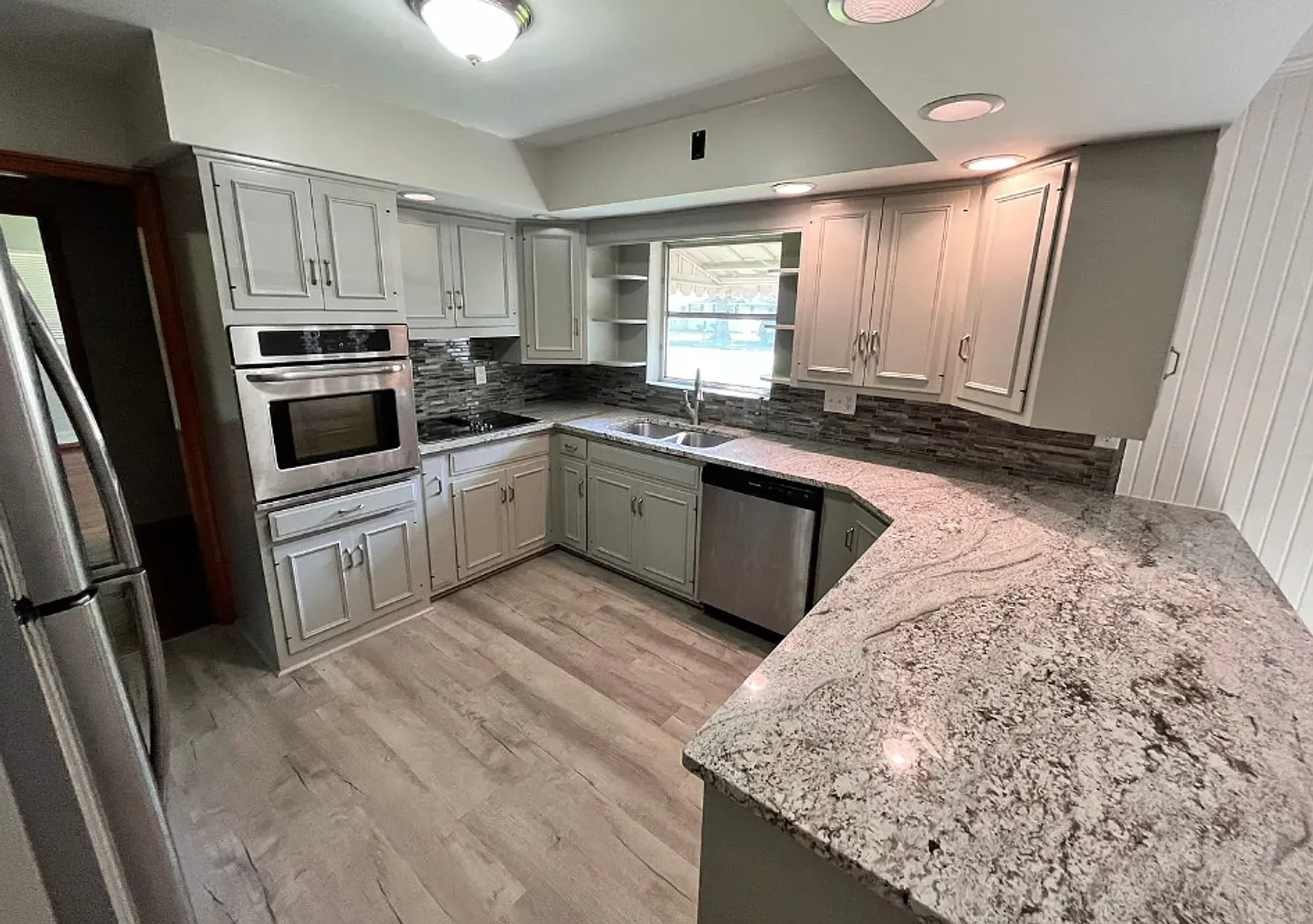 3BR, 2BA Home Close to Campus with Car Port, Washer/Dryer, Spacious Closets — Photo 4