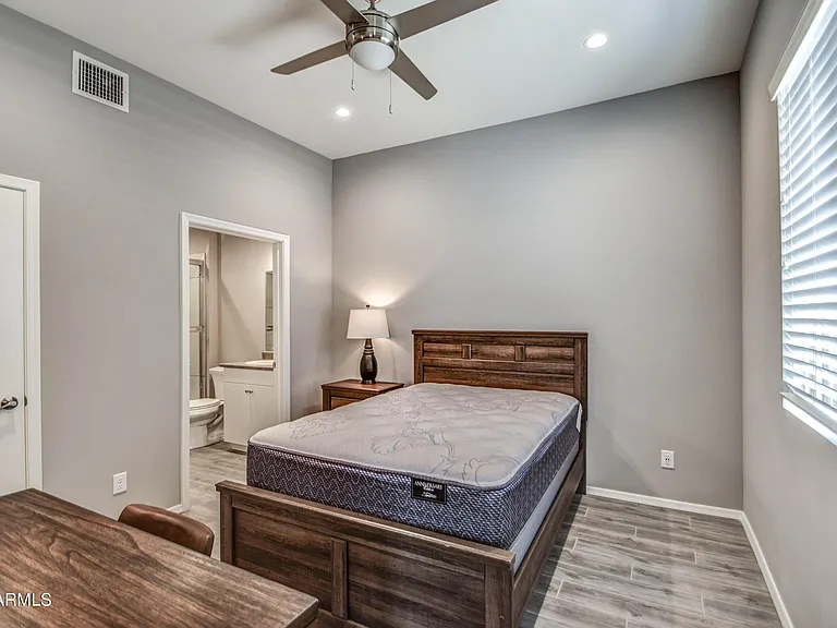 1037 S Farmer Ave — Photo 14