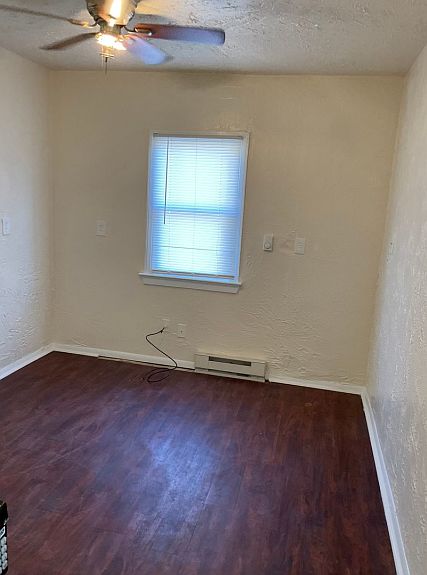 1st image of 1104 Victory Blvd #4