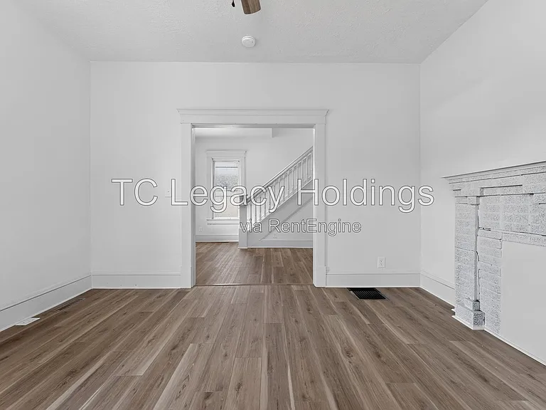 890 Traction St — Photo 13