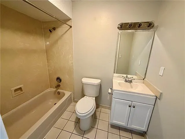 3900 Hessmer Ave #16 — Photo 6
