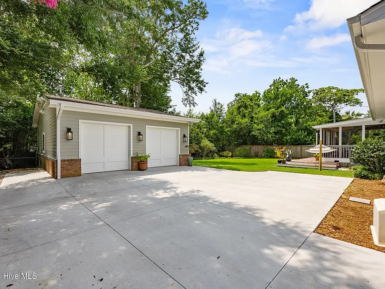 202 Windemere Rd — Photo 60