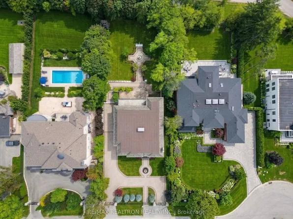 9 Thornbank Rd, Vaughan, ON L4J 2A1