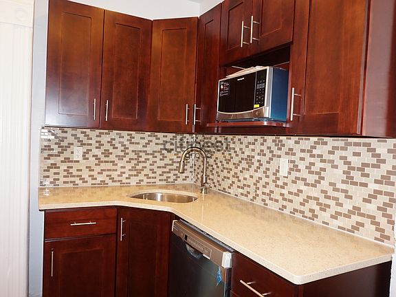 3rd image of 157 7th Ave #B3