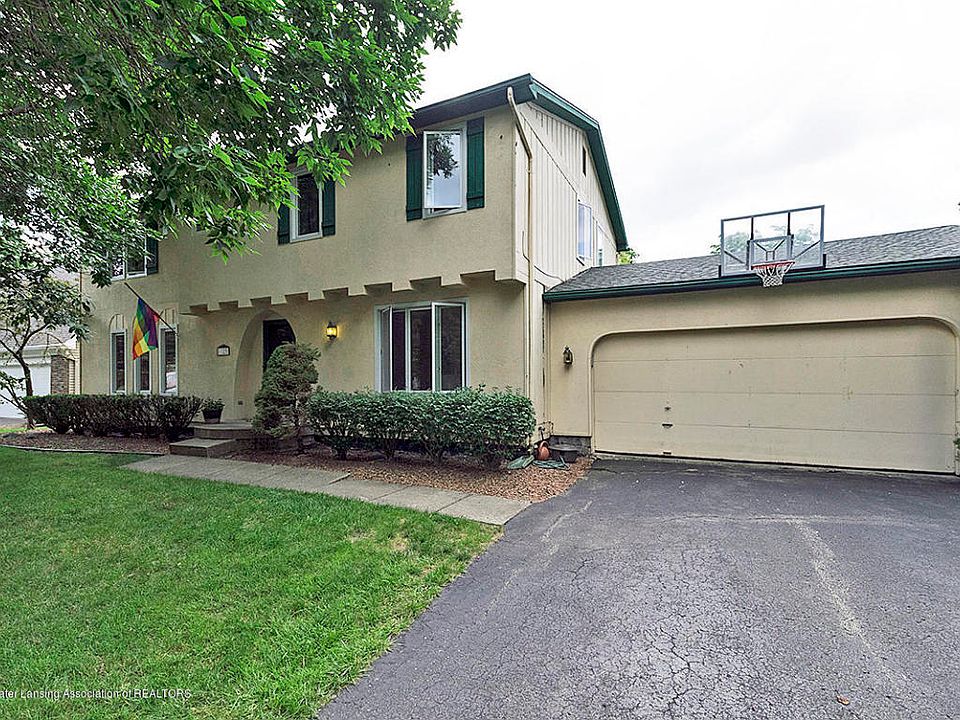 2nd image of 1821 Bramble Dr