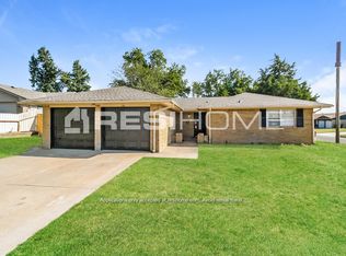 136 SW 15th St, Moore, OK 73160