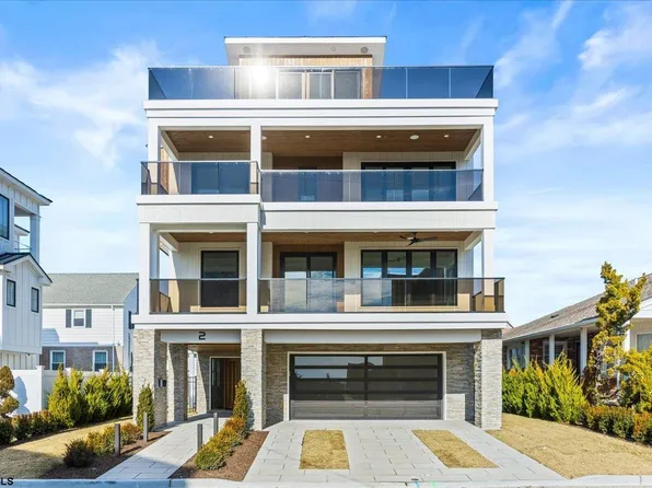 2 Dolphin Dr, Margate City, NJ 08402