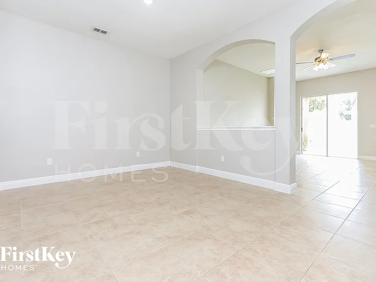 663 Breezeway Ct — Photo 5