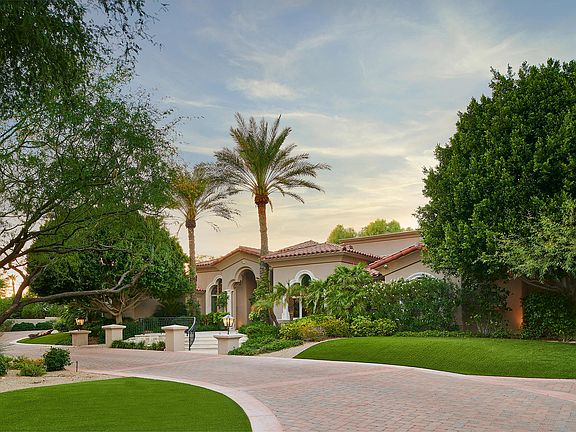 3rd image of 6158 N Paradise View Dr