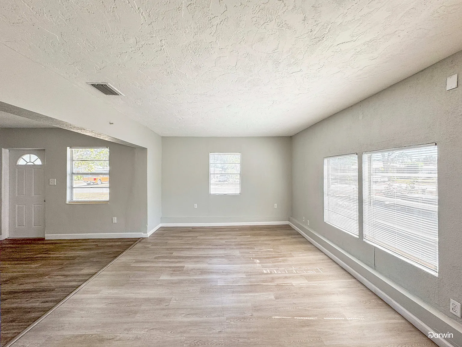 3 bed, 2.0 bath, 1861 sqft, $2,310 — Photo 3