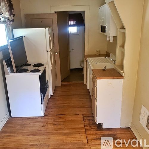 2nd image of 220 4th St S #1