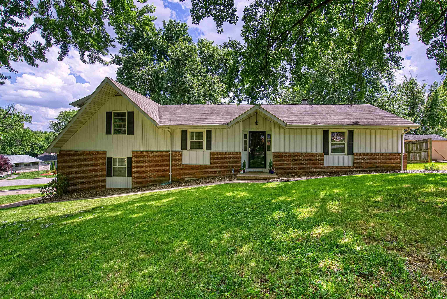 2342 Trail Dr photo 1