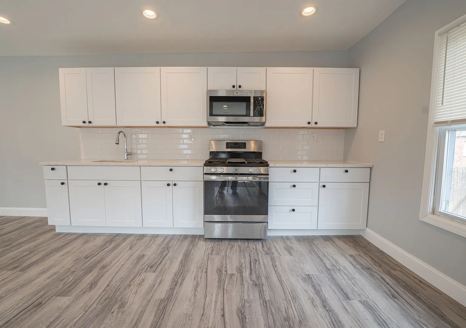12 Union Ave — Photo 3