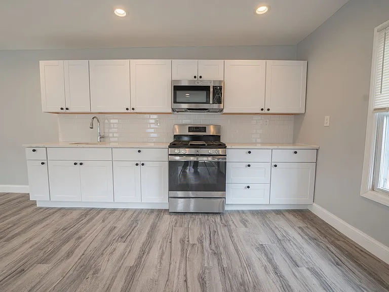 12 Union Ave — Photo 3